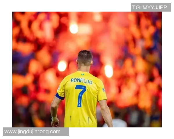 足球明星背影写真女神气质展现动感与优雅的完美结合