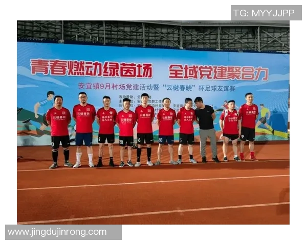 从乡村到绿茵场的传奇崛起 农村足球球星的奋斗与荣耀 从乡村到绿茵场的传奇崛起 农村足球球星的奋斗与荣耀