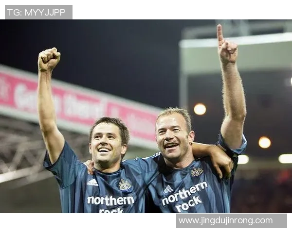 怀旧足球经典回忆 90年代球星扑克牌收藏与传奇球员风采重现